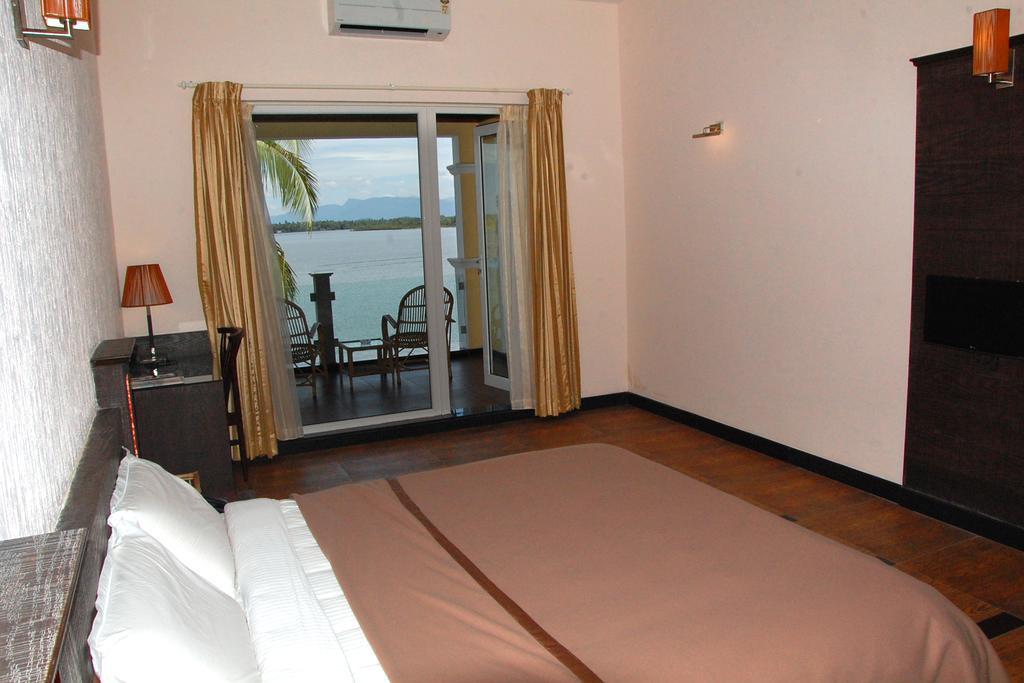 Blue Waters Otel Kundapur Oda fotoğraf